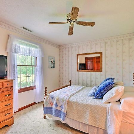 Charming Williamstown Retreat With Private Yard Villa Екстериор снимка