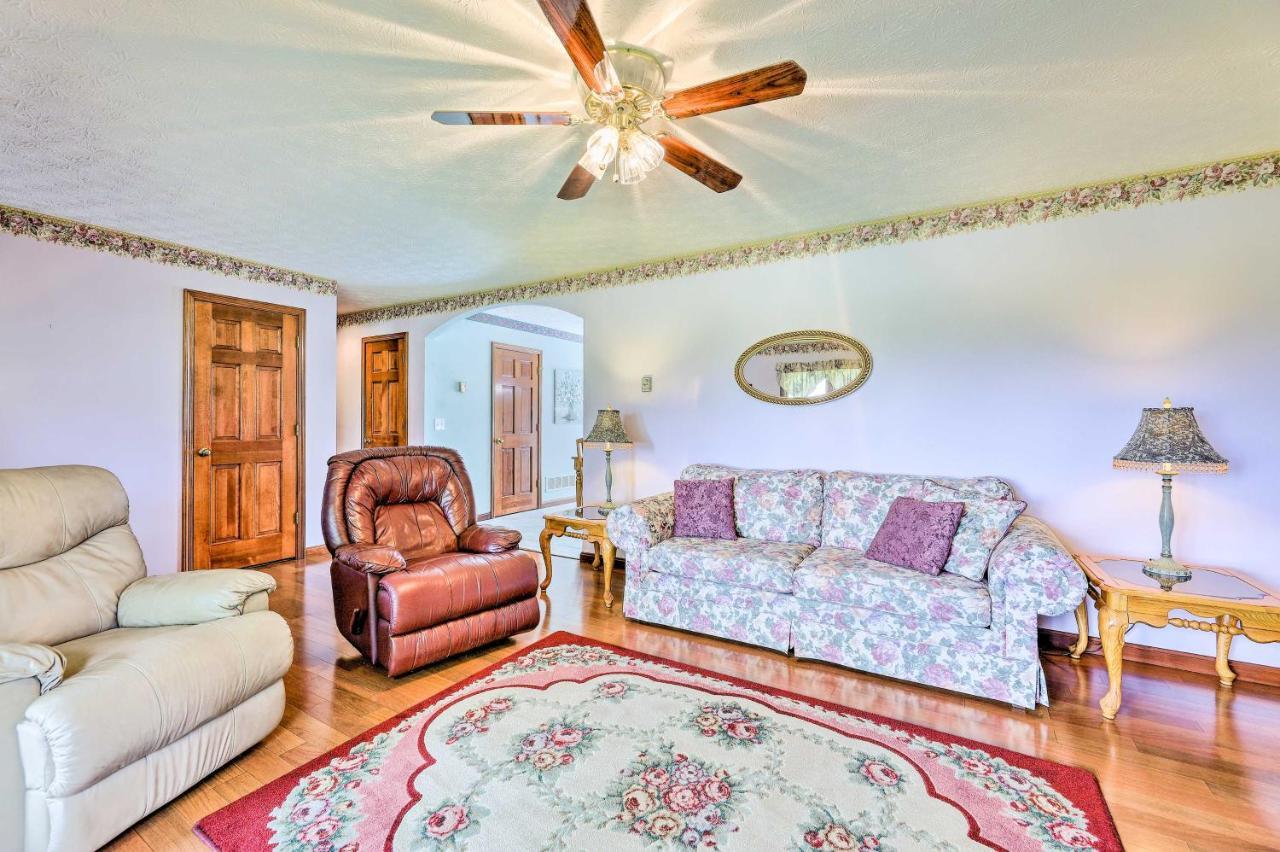 Charming Williamstown Retreat With Private Yard Villa Екстериор снимка