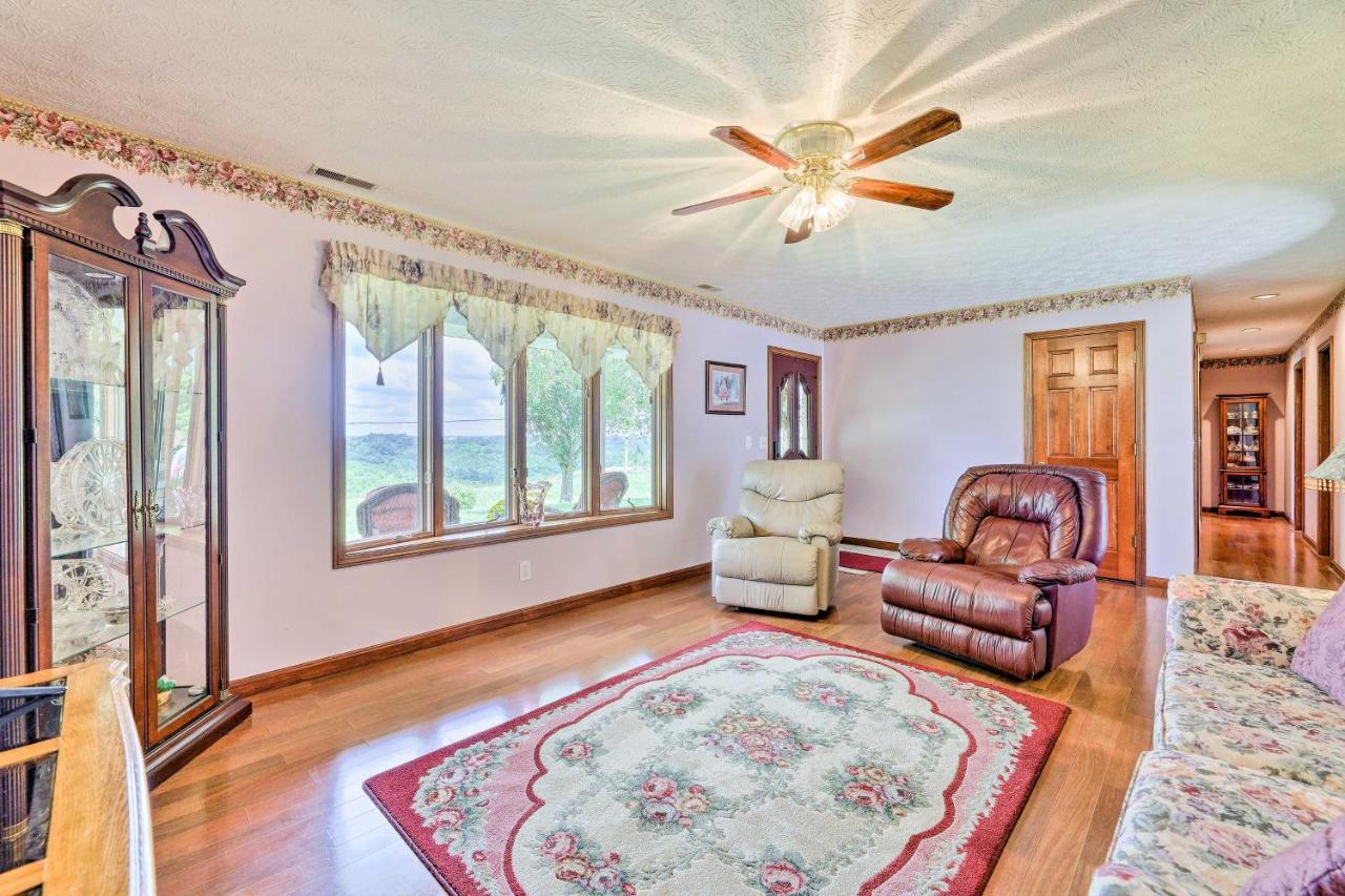 Charming Williamstown Retreat With Private Yard Villa Екстериор снимка
