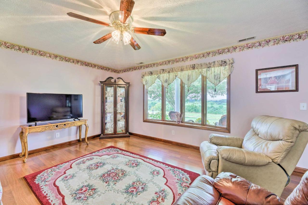 Charming Williamstown Retreat With Private Yard Villa Екстериор снимка