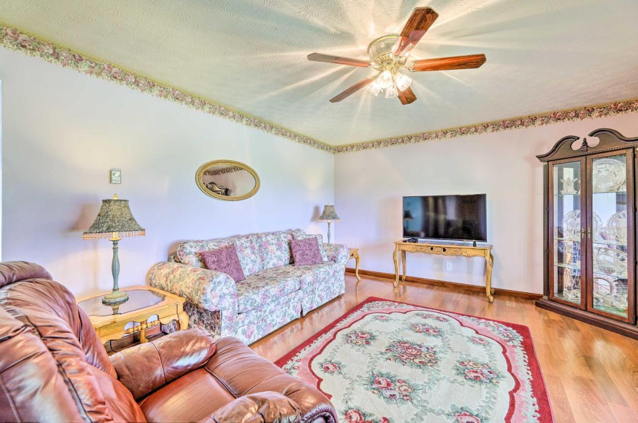 Charming Williamstown Retreat With Private Yard Villa Екстериор снимка